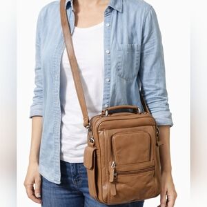 Wilsons Leather Tan Shoulder Bag Crossbody Pockets Purse Pocketbook